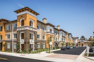 Haven 76 in Escondido, CA - Foto de edificio - Building Photo