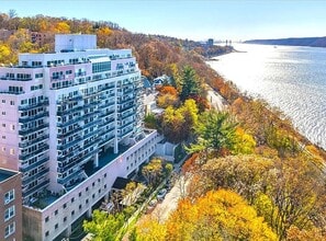 1020 Warburton Ave in Yonkers, NY - Building Photo - Building Photo