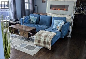 2020 Jasmine Crescent in Ottawa, ON - Building Photo