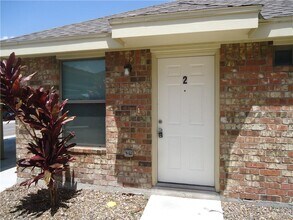415 Pirul St-Unit -2 in Edinburg, TX - Building Photo - Building Photo