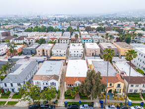 347-349 N Genesee Ave in Los Angeles, CA - Building Photo - Building Photo