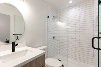 1811 Tamarind Apartments in Los Angeles, CA - Building Photo - Interior Photo