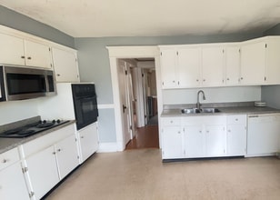 435-437 Springfield St in Chicopee, MA - Building Photo - Building Photo