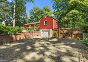 10710 Rosehaven St in Fairfax, VA - Building Photo