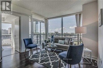 5740 Yonge St in Toronto, ON - Building Photo - Building Photo