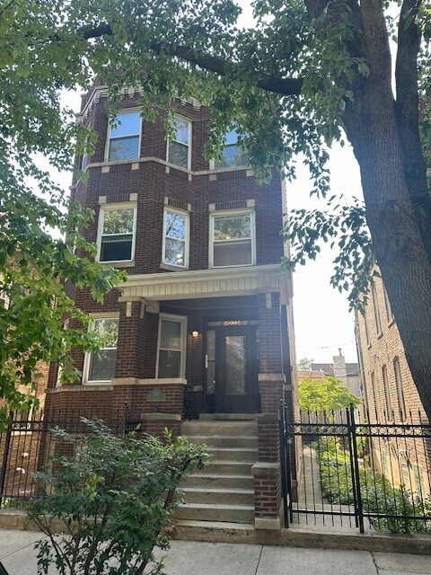 2112 N Leavitt St, Unit 2a