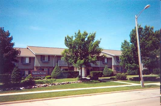 Appleton Terrace in Menomonee Falls, WI - Building Photo