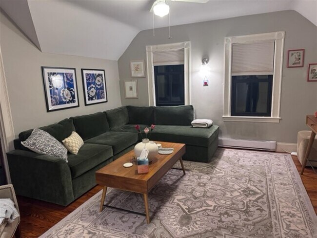 8 Charnwood Rd, Unit 3