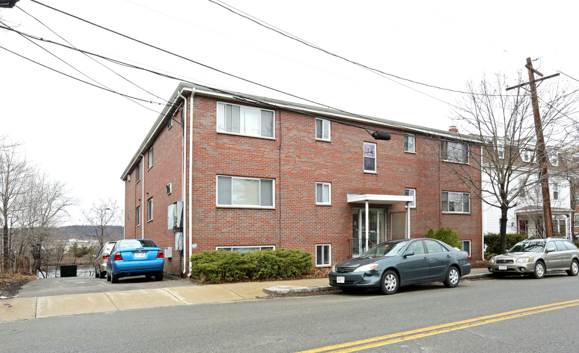 61 Crescent St Apartments in Waltham, MA - Building Photo