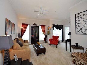 Village on the Green in Atlanta, GA - Foto de edificio - Building Photo