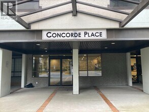 9521 Cardston Ct in Vancouver, BC - Building Photo - Building Photo