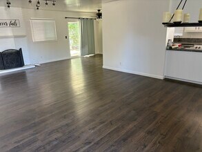 359 Sylvan Dr in Goleta, CA - Foto de edificio - Building Photo