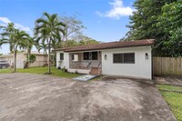 180 NE 150th St in Miami, FL - Building Photo - Building Photo