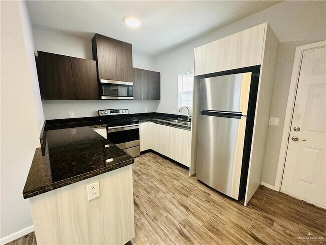 3911 Valeria St, Unit 9 in Edinburg, TX - Building Photo - Building Photo