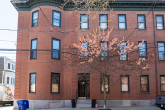 16 Beacon ST in Chelsea, MA - Foto de edificio - Building Photo