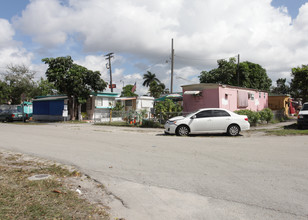 Gables Trailer Park in Miami, FL - Foto de edificio - Building Photo