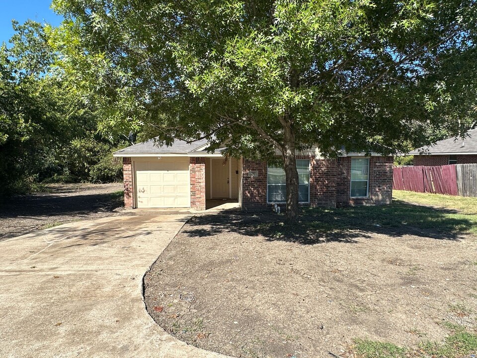 7907 Leigh Ann Dr in Dallas, TX - Building Photo