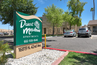 Desert Meadows in Phoenix, AZ - Foto de edificio - Building Photo