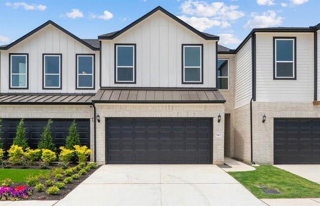 property at 1955 Settlers Glen Dr