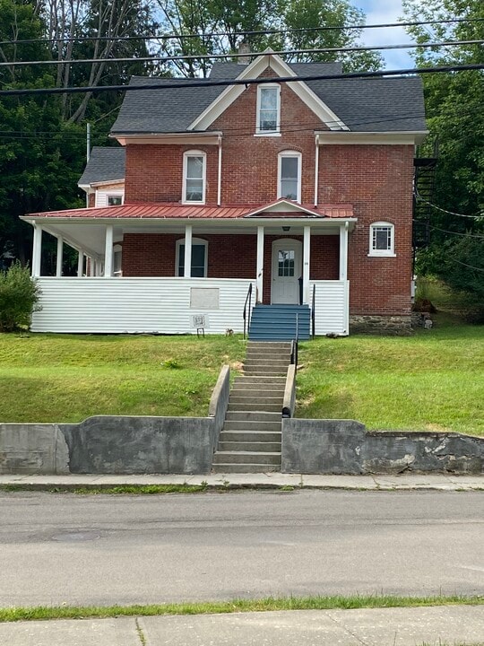 35 West University in Alfred, NY - Foto de edificio