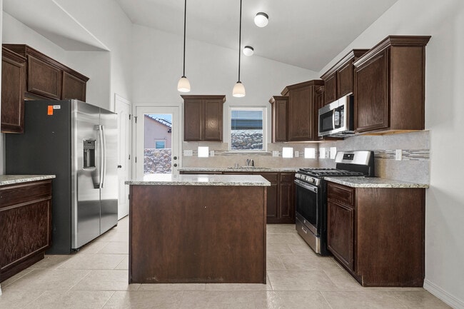 245 Hunstanton St in El Paso, TX - Building Photo - Building Photo