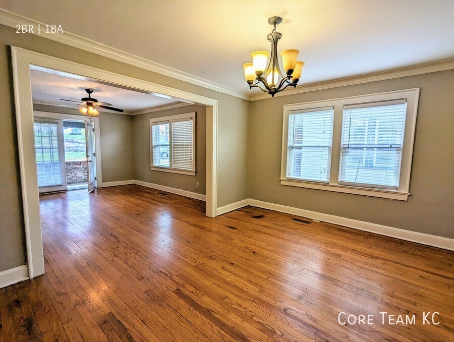 5007 Wyandotte St, Unit 5005-1 in Kansas City, MO - Building Photo