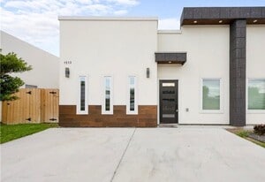 1513 W B St in Mission, TX - Building Photo