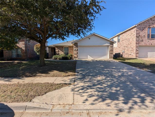 10409 Hideaway Trail in Fort Worth, TX - Building Photo