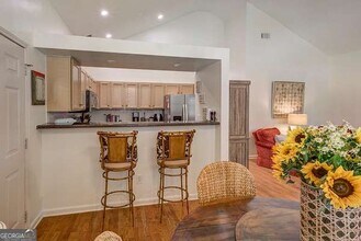 141 Spruell Springs Rd in Atlanta, GA - Building Photo - Building Photo