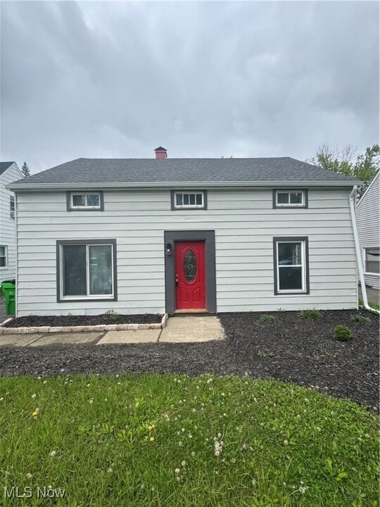 19401 Cherrywood Ln in Warrensville Heights, OH - Building Photo