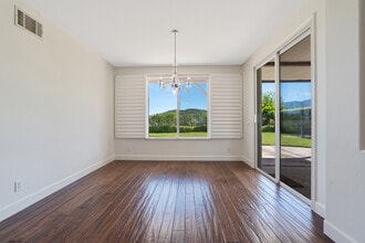 674 Via de Tierra in Thousand Oaks, CA - Foto de edificio - Building Photo