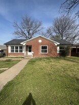 206 E Belknap St in Ennis, TX - Building Photo