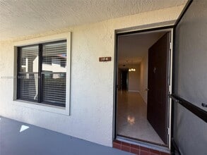 301 SW South River Dr in Stuart, FL - Building Photo - Building Photo