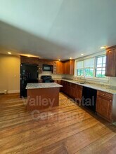 121 Bay Rd in Hadley, MA - Building Photo - Building Photo