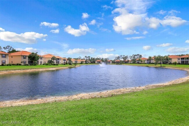 360 Robin Hood Cir in Naples, FL - Building Photo - Building Photo