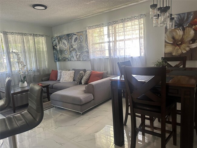 property at 1008 N 15th Ave