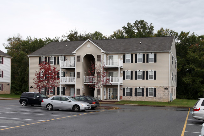 Greenbrier Village Apartments in Elsmere, DE - Building Photo - Building Photo