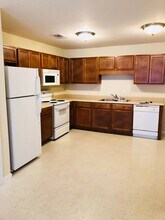 9063-1B Pembroke Rd in Oak Grove, KY - Building Photo - Building Photo