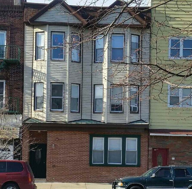 385 Avenue C in Bayonne, NJ - Building Photo - Building Photo