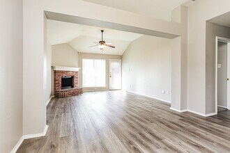 1012 James Donald Ln in Glenn Heights, TX - Building Photo - Building Photo