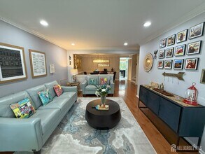 37 Dorchester Dr in East Brunswick, NJ - Building Photo - Building Photo