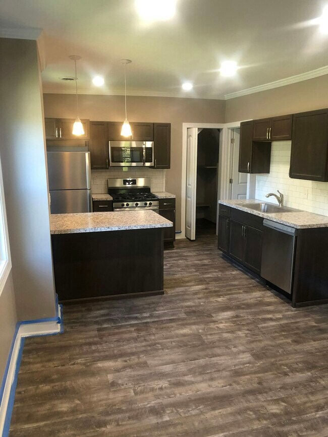 83 Emslie St-Unit -Upper in Buffalo, NY - Building Photo - Building Photo