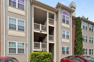 426 Delaware Ave, Unit 124 in Norfolk, VA - Building Photo