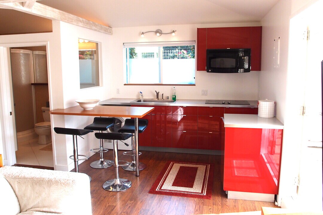 279 E 20th St in Costa Mesa, CA - Building Photo