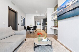 398 NE 5th St, Unit SI ID1372285P in Miami, FL - Foto de edificio - Building Photo