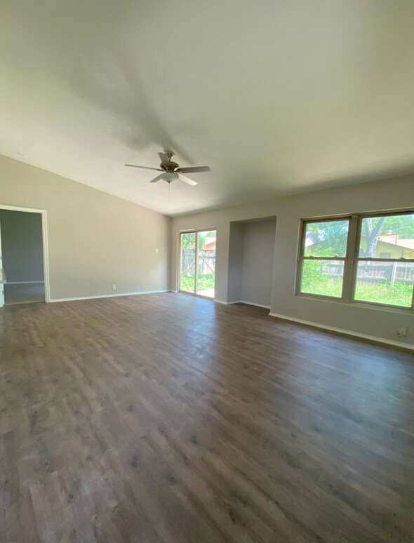 7001 Spring Leaf in San Antonio, TX - Building Photo - Building Photo