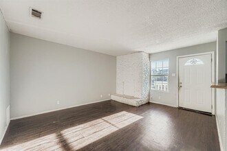 10100 Brownie Dr in Austin, TX - Building Photo - Building Photo