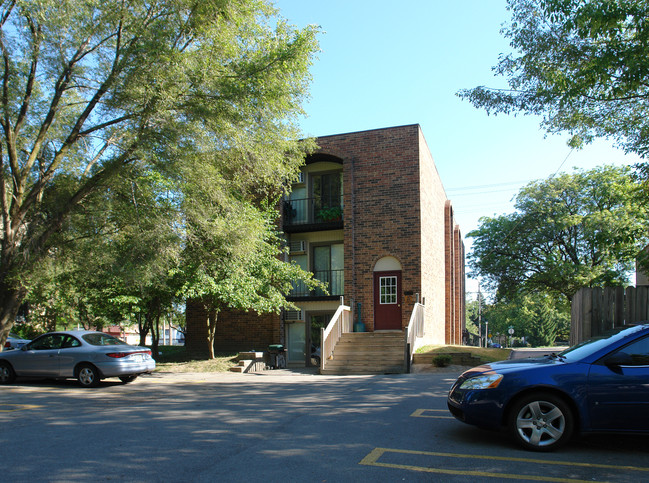 The Twelve Thirty-Four Building in East Lansing, MI - Foto de edificio - Building Photo