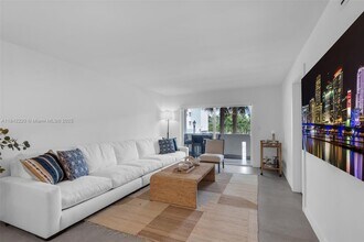 300 Galen Dr in Key Biscayne, FL - Building Photo - Building Photo