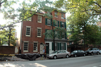 330 S 4th St in Philadelphia, PA - Building Photo - Building Photo